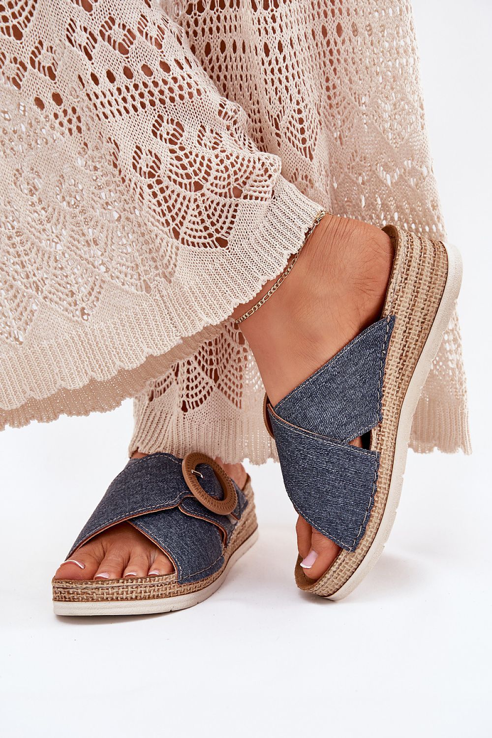 Clacquettes model 214736 Step in style