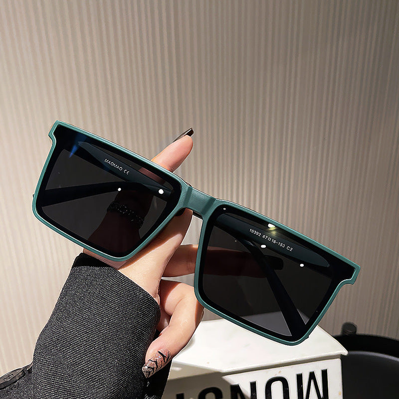 Square sunglasses, trendy big face, new sunglasses with UV protection, simple photography, high-end feel, sunglasses eprolo
