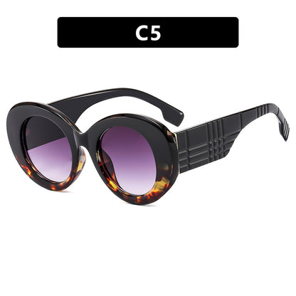 Large frame circular sunglasses for street photography Instagram fashion show, modern retro sunglasses